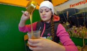 8 апреля в Барнауле открылась первая в 2016 году ярмарка мёда.