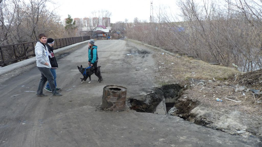 В поселке Кирова размыло мост. 8 апреля 2016 года.