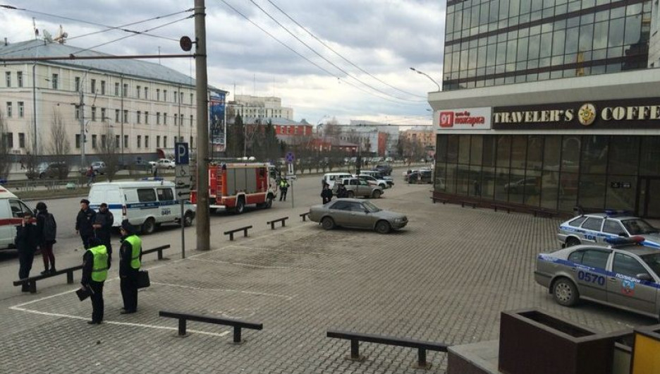 Посетителей ТЦ "Проспект" эвакуировали.