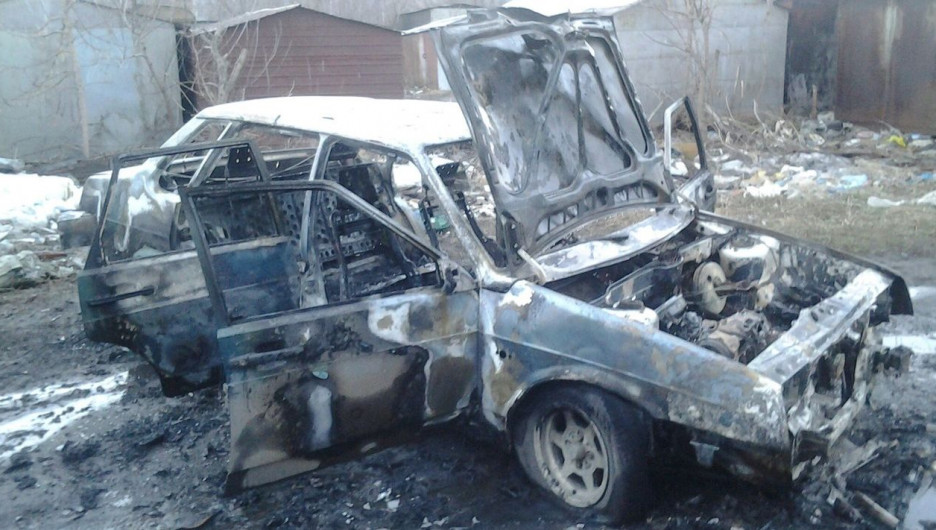 9 апреля в Барнауле сгорел автомобиль.