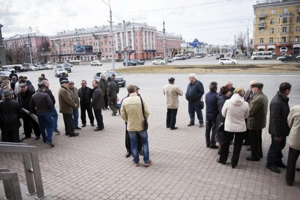 В Барнауле простились с гендиректором завода "Ротор" Владимиром Коноваловым.