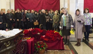 В Барнауле простились с гендиректором завода "Ротор" Владимиром Коноваловым.