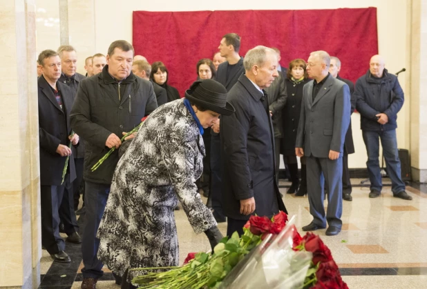 В Барнауле простились с гендиректором завода "Ротор" Владимиром Коноваловым.