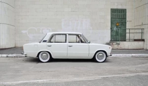 Тюнингованную "копейку" оценили в США в 18 тысяч долларов.