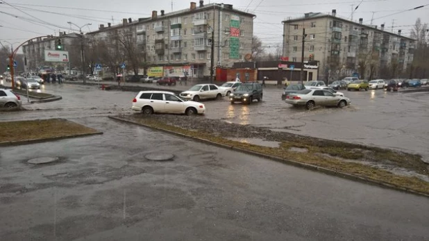 Потоп в Барнауле после грозы. 12 апреля 2016 года.