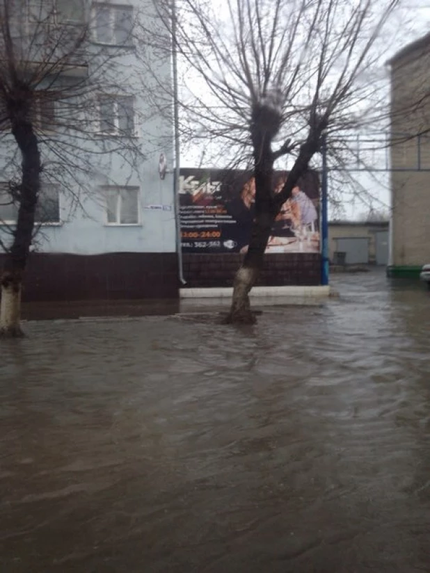 Потоп в Барнауле после грозы. 12 апреля 2016 года.