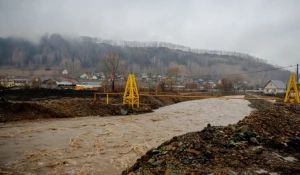 В реках Республики Алтай снова повышается уровень воды. 12 апреля 2016 года.