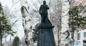 Памятник Ленину в Барнауле.