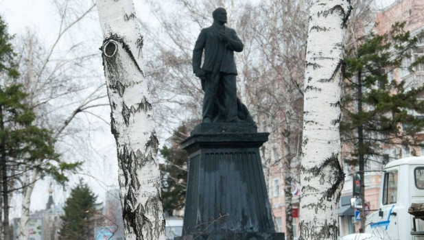 Памятник Ленину в Барнауле.