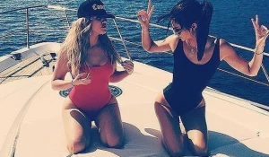 Файбрау - демонстрация округлости бедер, которая возникает, когда вы садитесь или присаживаетесь на колени. 