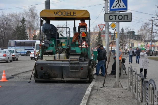 В Барнауле ремонтируют Красноармейский.