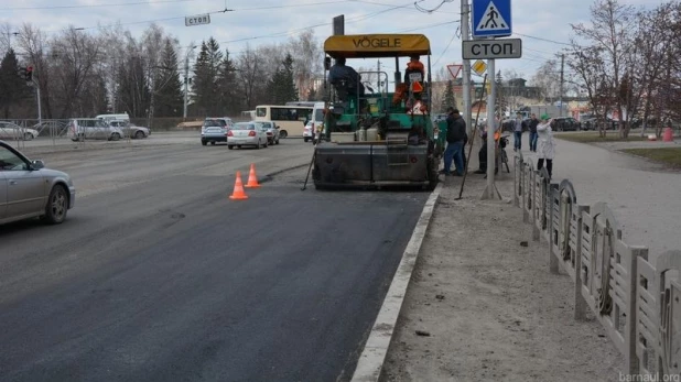 В Барнауле ремонтируют Красноармейский.