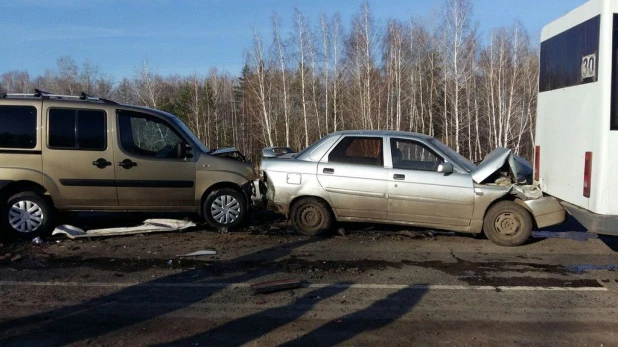 Массовая авария под Омском. 18 апреля 2016 года.