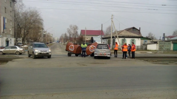 ДТП с участием такси и "паровоза" с квасом.