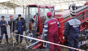 В "Алтайэнерго" провели испытание новой установки горизонтально направленного бурения.