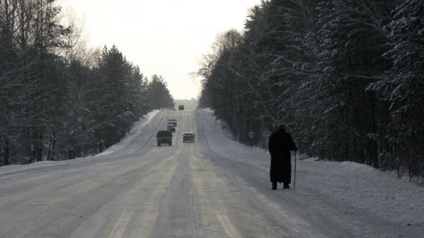 Старушка на дороге.