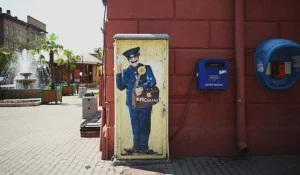 Почтальон, стрит-арт в Красноярске.