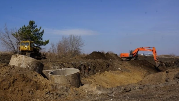 Строительство водоотводного канала в Барнауле.