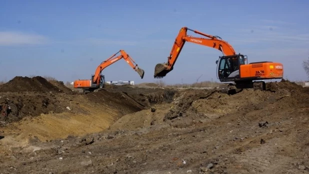 Строительство водоотводного канала в Барнауле.