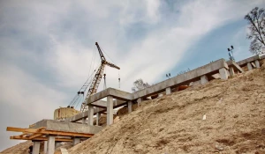 Строительство новой лестницы в Нагорном парке.