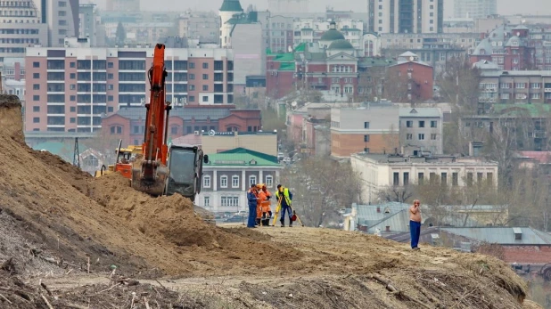 Строительство новой лестницы в Нагорном парке.