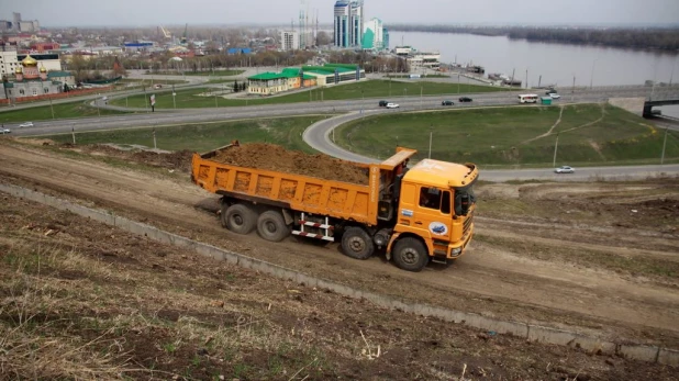 Строительство новой лестницы в Нагорном парке.