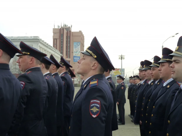 Строевой смотр сотрудников полиции