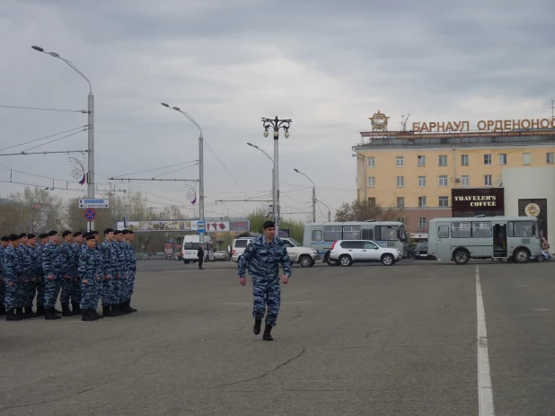 Строевой смотр сотрудников полиции