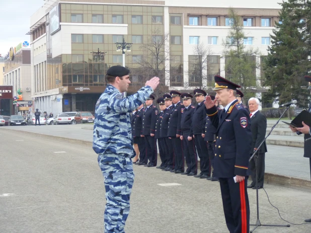 Строевой смотр сотрудников полиции