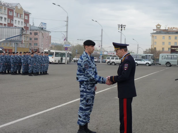 Строевой смотр сотрудников полиции