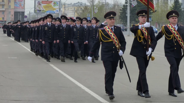 Строевой смотр сотрудников полиции