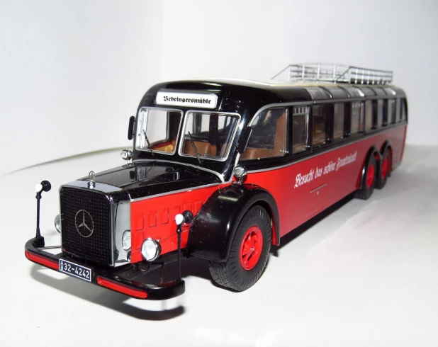 Mercedes-Benz O10000