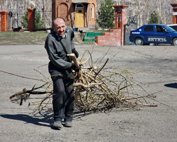 Апрельские мужчины Барнаула.