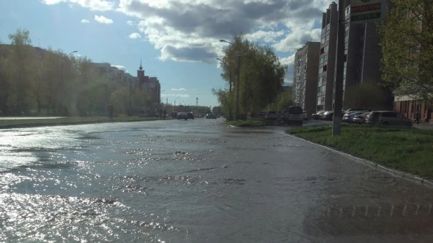 Вода залила Антона Петрова.