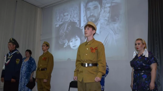 Чтецкий спектакль "Голоса Сталинграда" в краевой библиотеке им. В.Я. Шишкова.