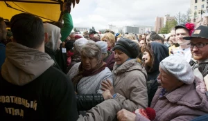 Барнаульцы меньше чем за час съели самый большой пирог в России.