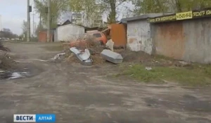 Гробы, выброшенные в Бийске.