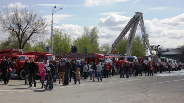 Выставка пожарной техники в Барнауле.