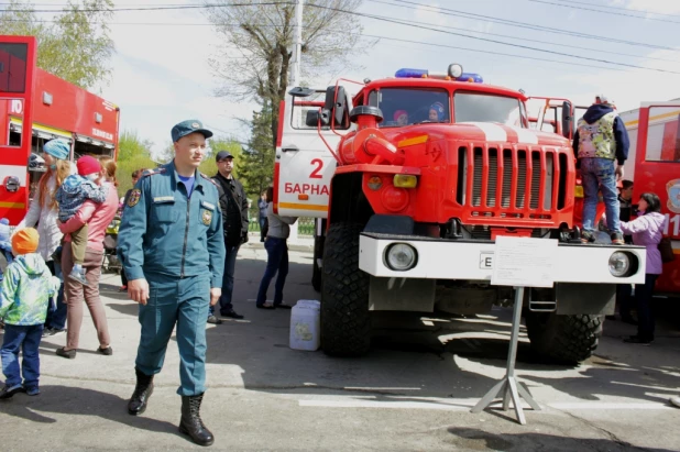 Выставка пожарной техники в Барнауле.