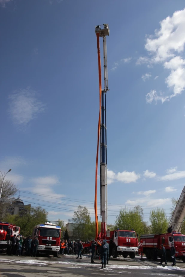 Выставка пожарной техники в Барнауле.