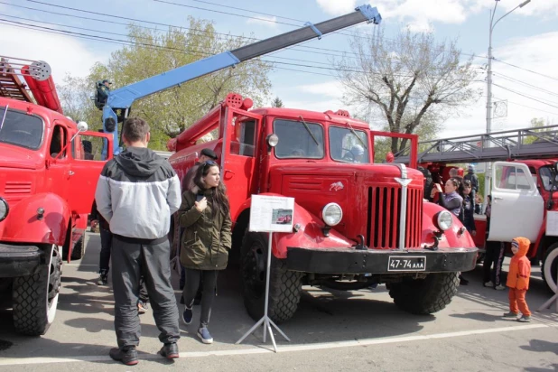 Выставка пожарной техники в Барнауле.