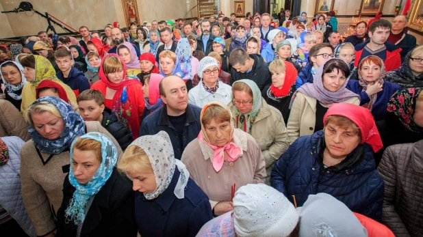 Пасхальное богослужение в Барнауле 1 мая 2016 года.