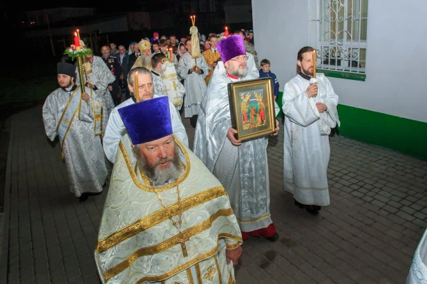 Пасхальное богослужение в Барнауле 1 мая 2016 года.