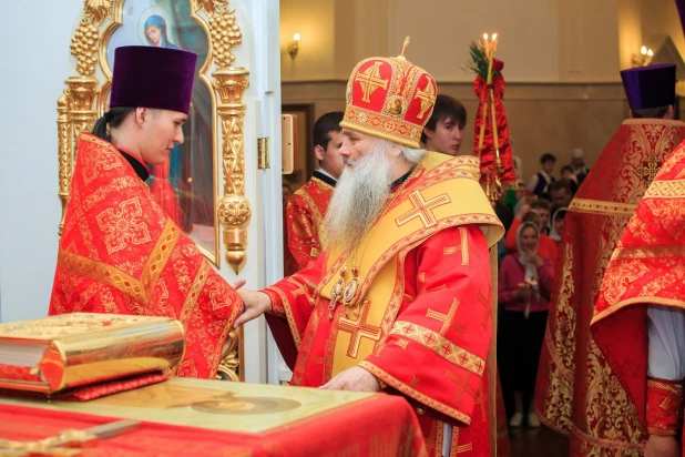 Пасхальное богослужение в Барнауле 1 мая 2016 года.