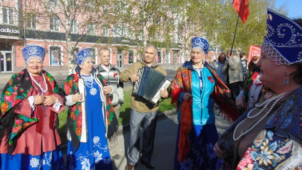 Первомайская демонстрация барнаульских коммунистов.