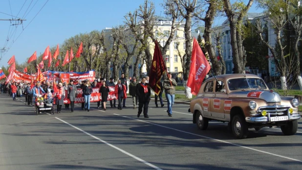 Первомайская демонстрация барнаульских коммунистов.