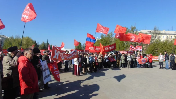 Первомайская демонстрация барнаульских коммунистов.