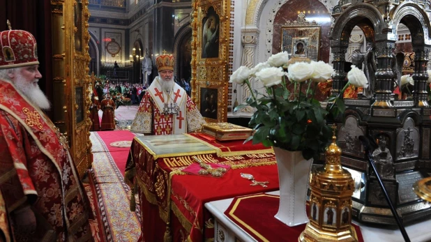 Служба в храме Христа Спасителя.