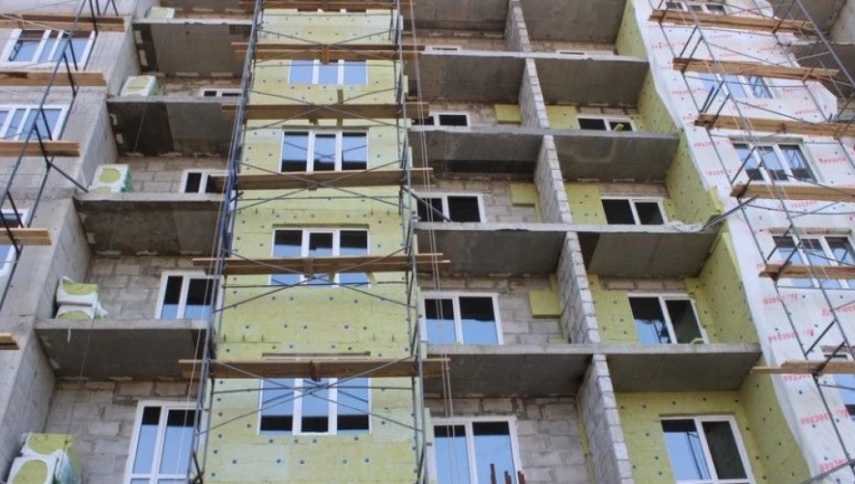 Отделка фасада первого дома ЖК "Демидов парк"