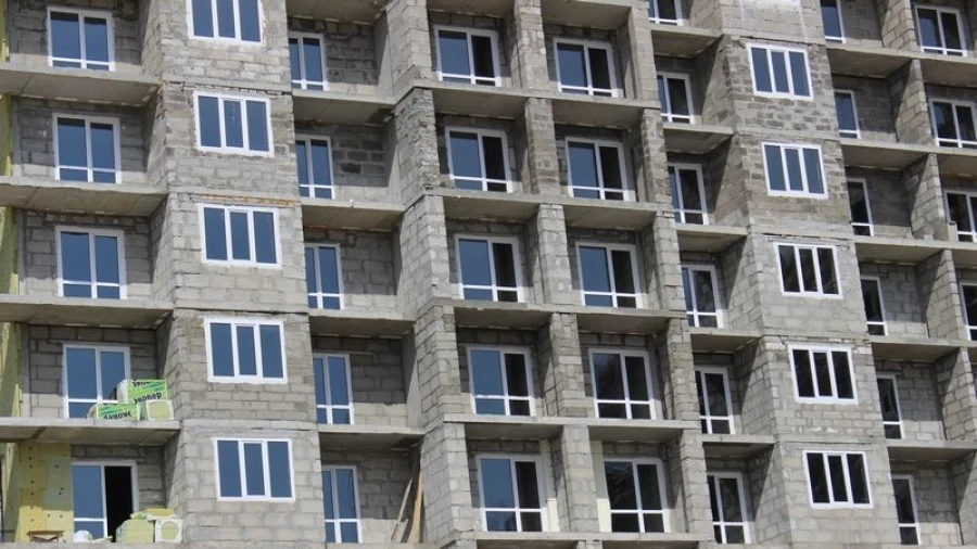 Отделка фасада первого дома ЖК "Демидов парк"